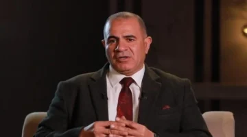 خبير يكشف كيف يحول العصر الرقمي تصفح الهاتف إلى عادة يومية بلا وعي